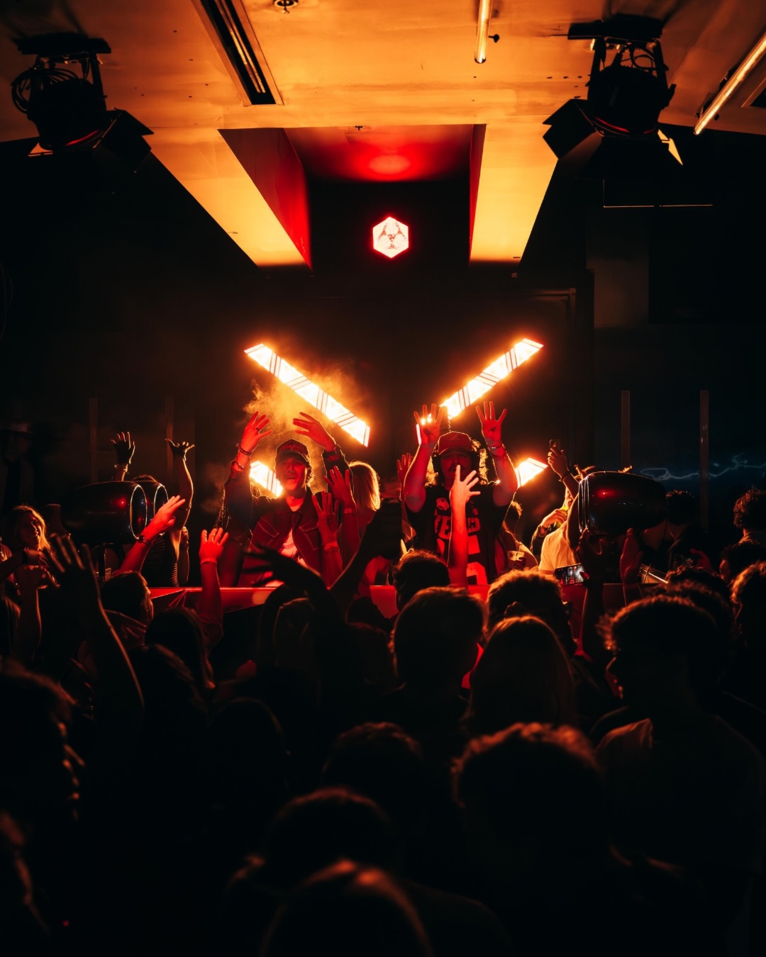 Tonight @lockymusic_ w/ @soar.musicmx & @djscarletswei 
RSVP Tickets Available At CtrlRoomDallas.com