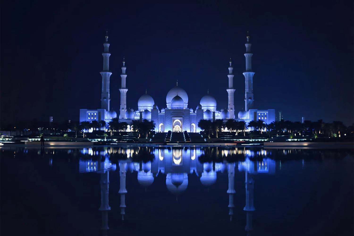 This is the Thumbnail for the Travel Guide: Abu Dhabi item