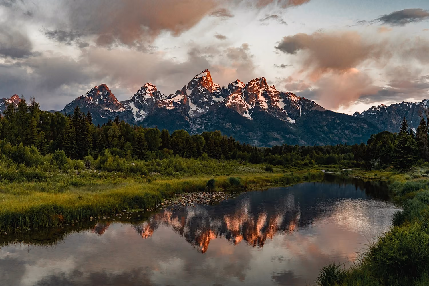 This is the Thumbnail for the Travel Guide: Wyoming item