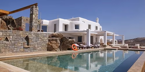 This is the Thumbnail for the  Spacious Retreat with two Infinity Pools and Hammam item