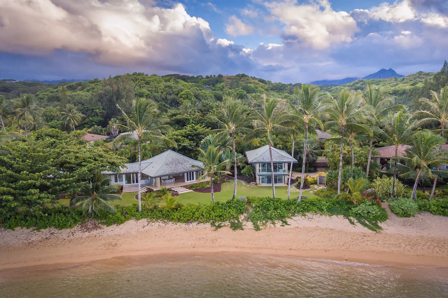 This is the Thumbnail for the Luxury 4-Bed Oceanfront Villa on Glorious Anini Beach item