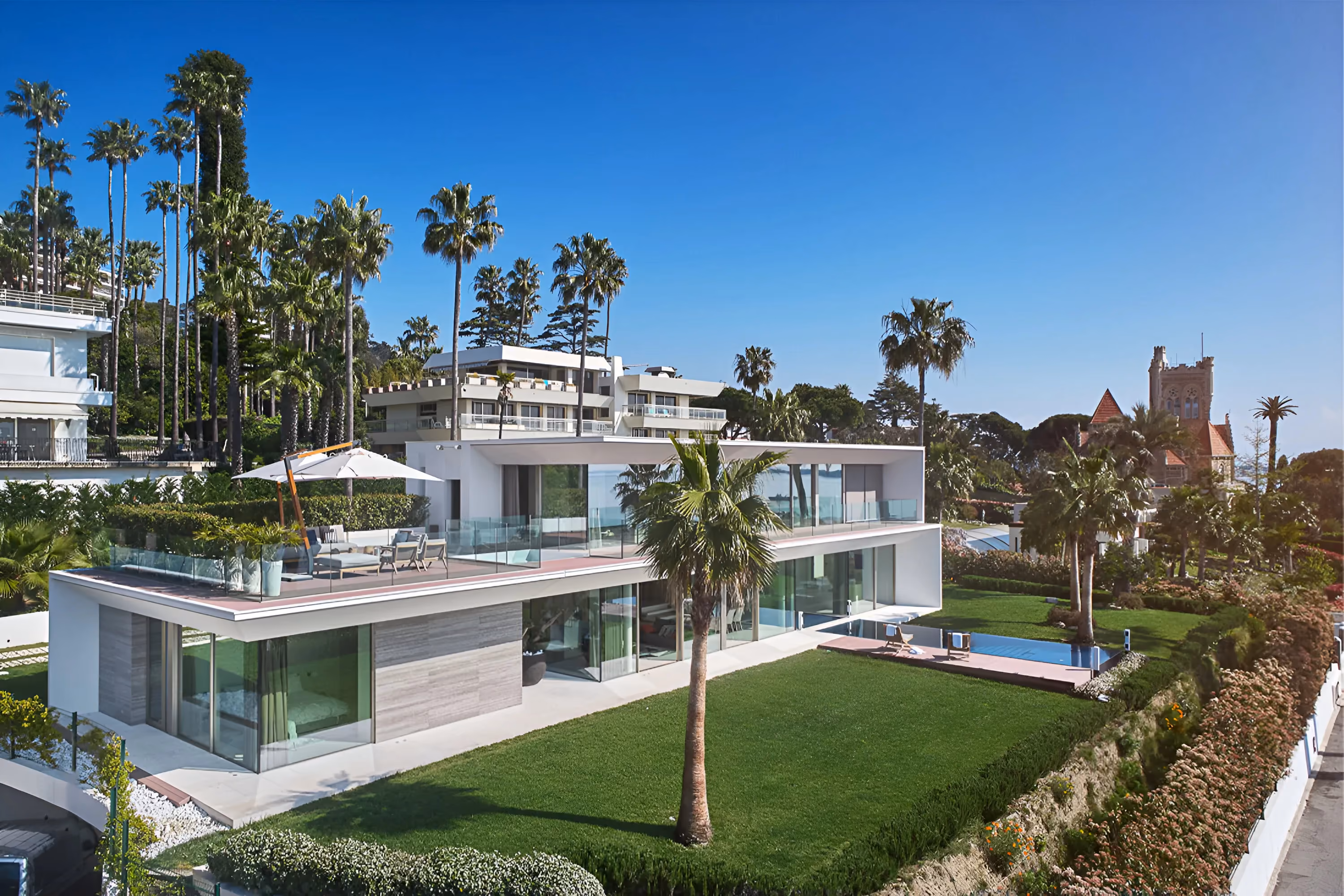 This is the Thumbnail for the Modern Private Domain Residence with Pool, Gym, Steam Room, Elevator, Garage & Lérins Islands Views item