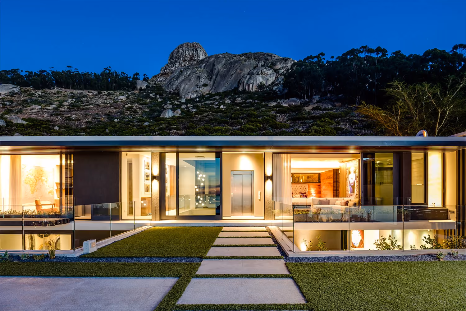 This is the Thumbnail for the Modern Luxury Villa in Cape Town with Heated Pool, Gym, and Sea Views item