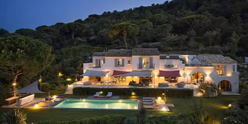 This is the Thumbnail for the Classy Countryside Mansion With Pool, Home Cinema, Hammam, Sauna, Gym & Helipad item