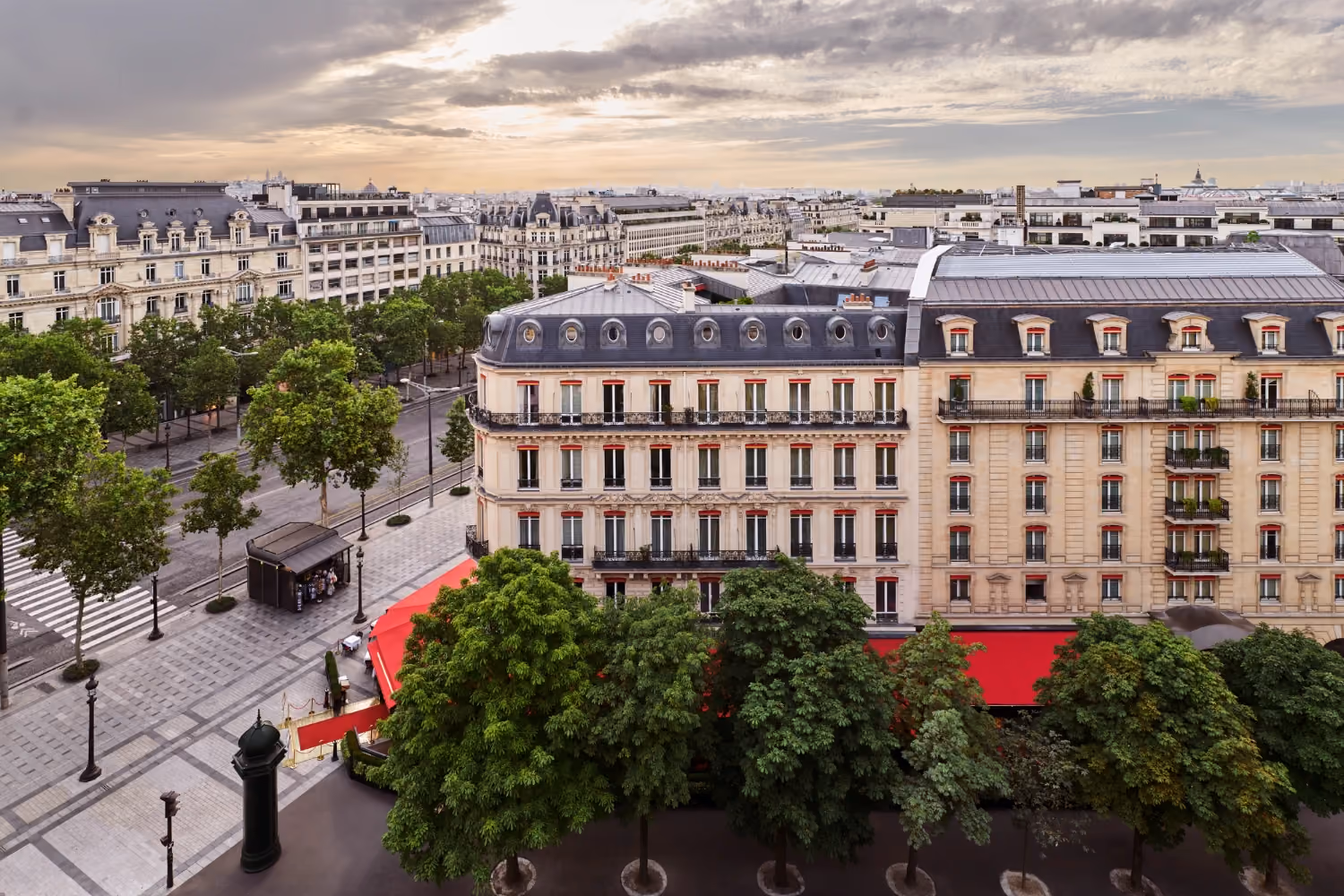 This is the Thumbnail for the Fouquet's Paris item