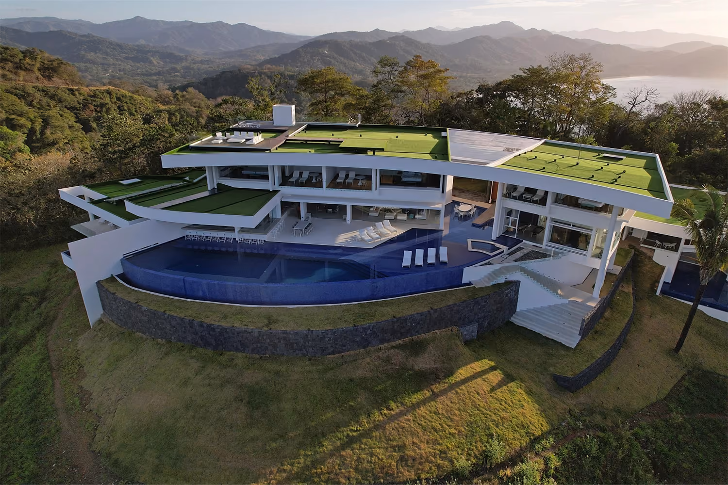 This is the Featured Image for the 18-Tee Golf course Estate on Nicoya Peninsula With 3 Infinity Pools, Home Cinema, Gym, Sauna & Steam Room item