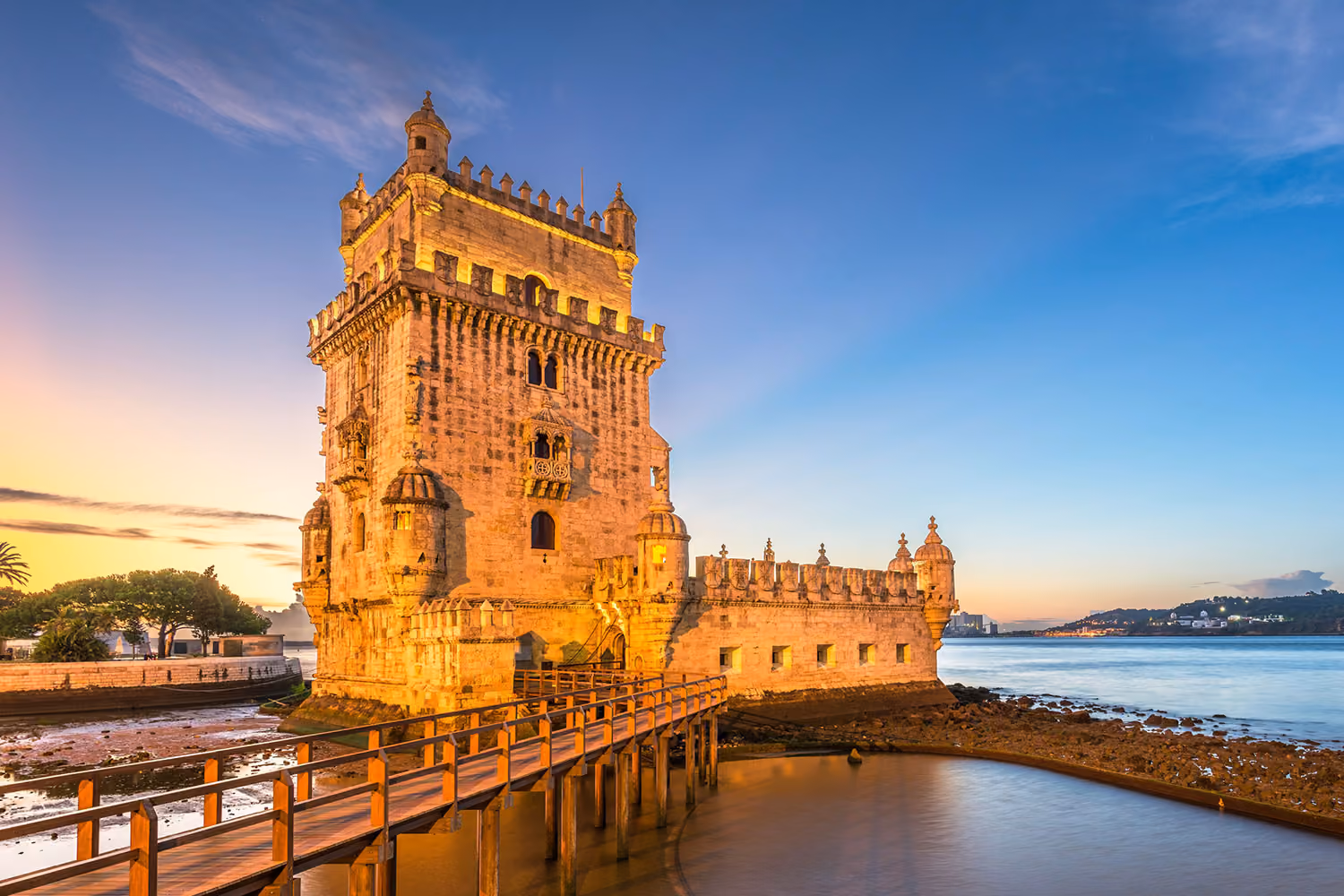 This is the Thumbnail for the Travel Guide: Lisbon  item