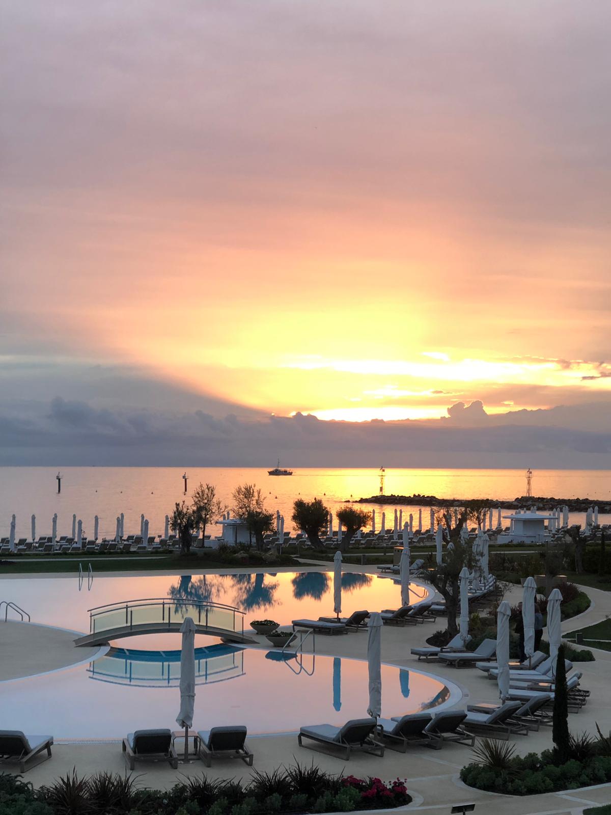 luxury-resorts-in-Greece.jpg