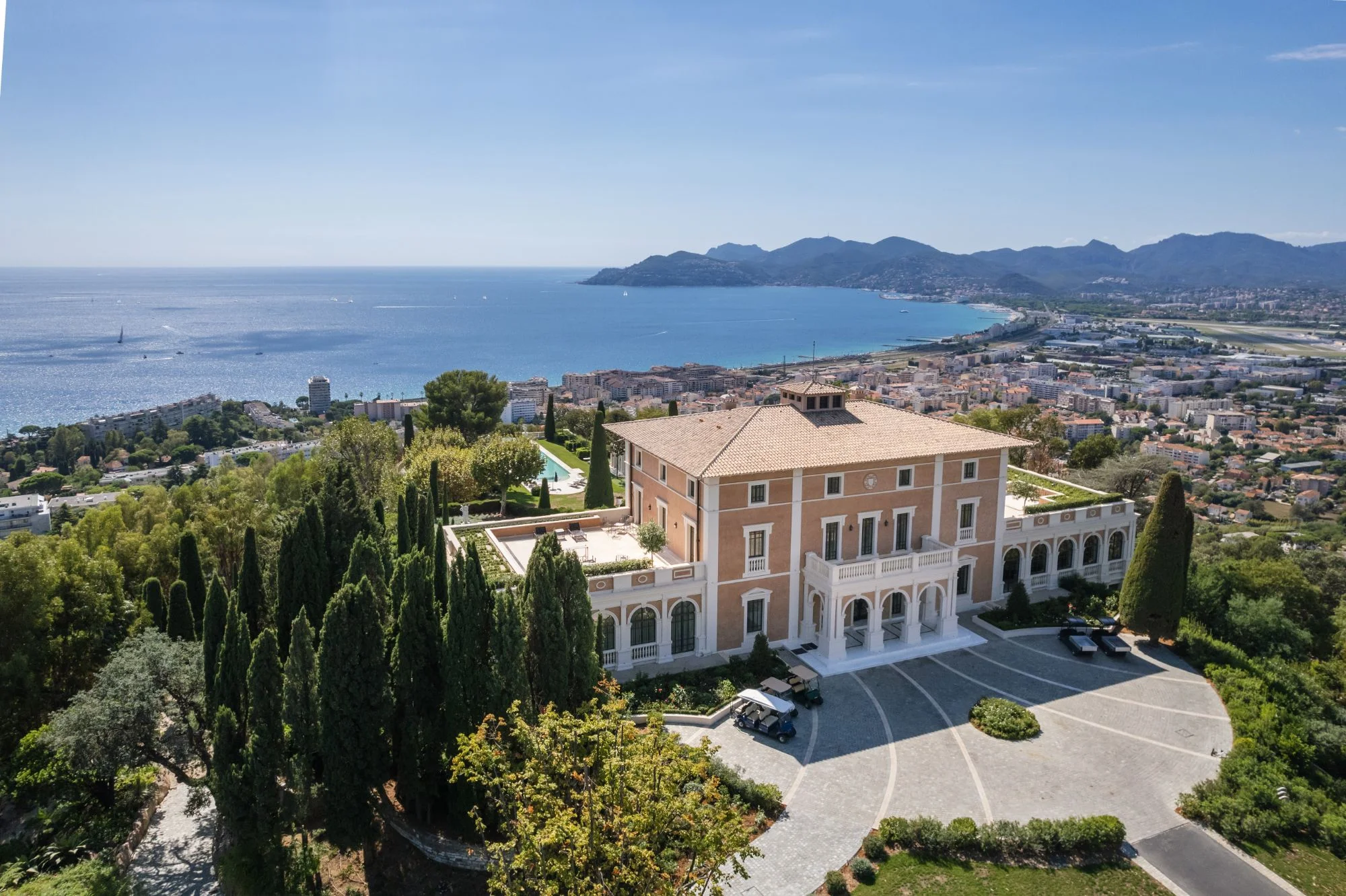 This is the Thumbnail for the *the* BENEFITS *of* LISTING *your* *luxury* VILLA *with* ELITELYFE (*over* AIRBNB LUXE) item