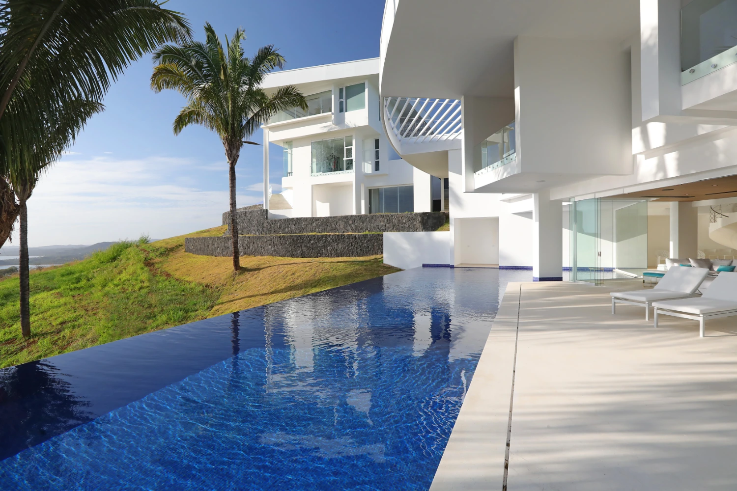 This is the Thumbnail for the 18-Tee Golf course Estate on Nicoya Peninsula With 3 Infinity Pools, Home Cinema, Gym, Sauna & Steam Room item