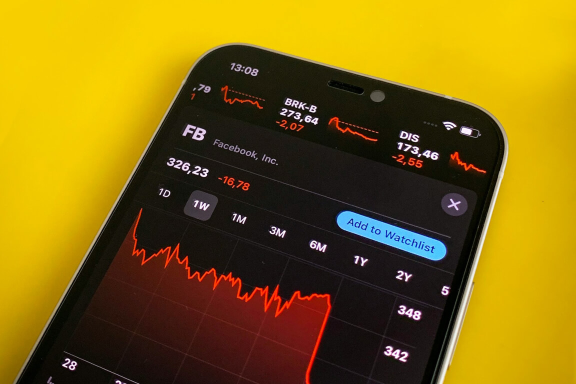 It's time to prohibit elected politicians to buy and sell stocks