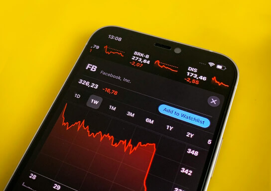 It's time to prohibit elected politicians to buy and sell stocks