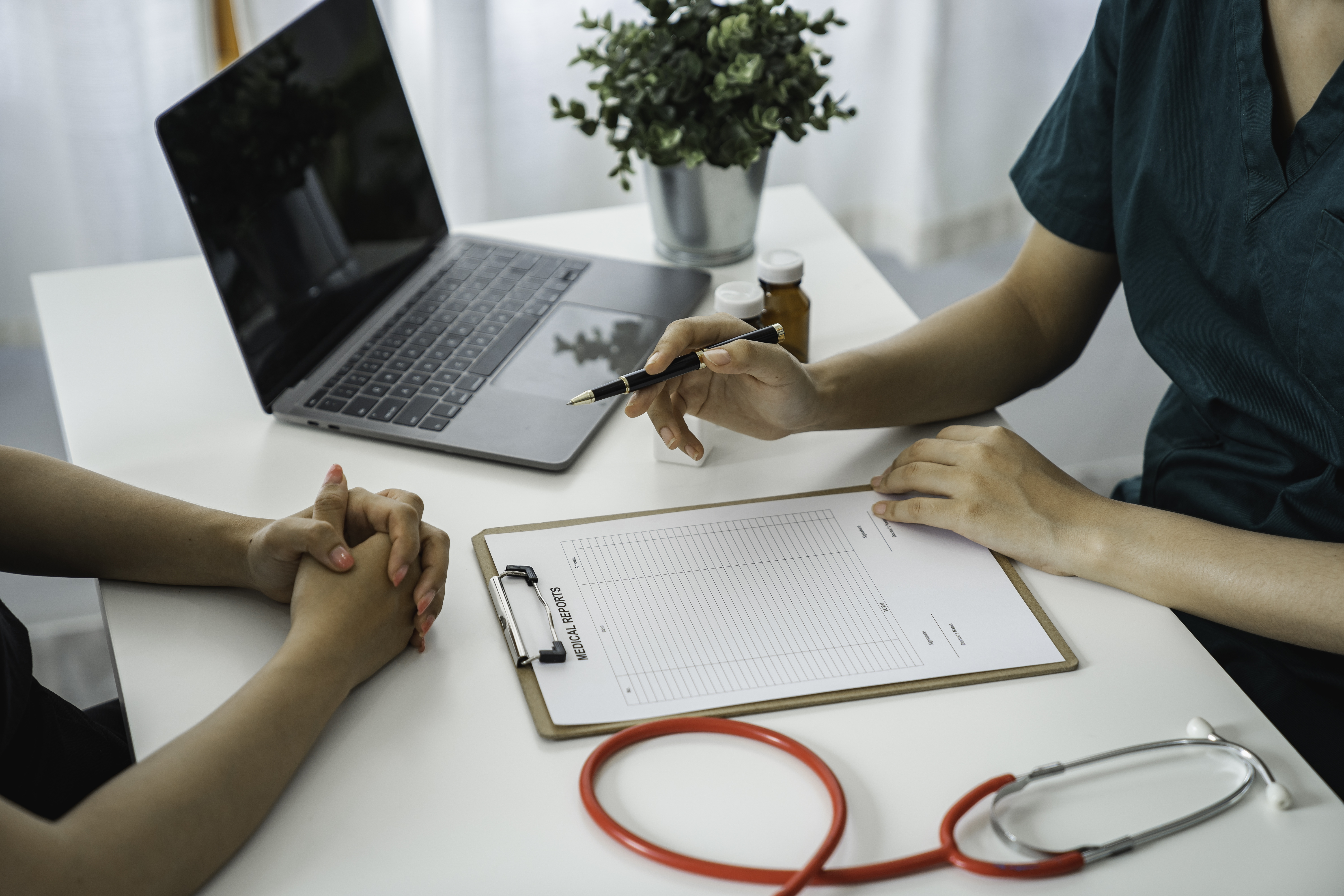 Doctor discussing a personalised wellness plan with a patient during a consultation