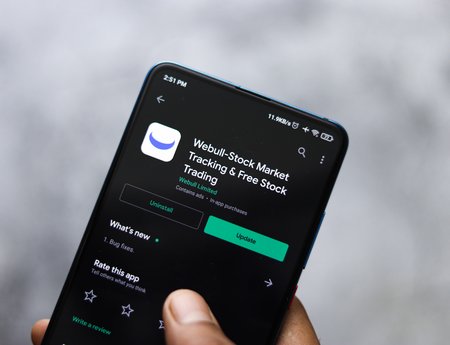 Webull lanza su plataforma institucional para brokers