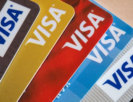 Visa lanza un asistente financiero con IA para bancos