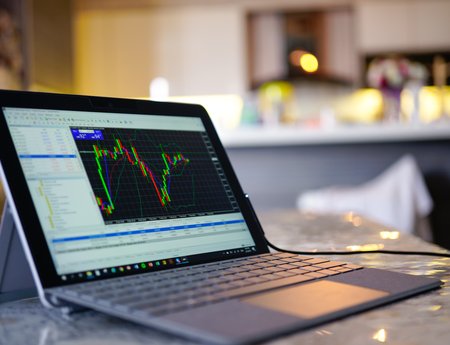 DB Investing abre su asistente de IA a cualquier MT5