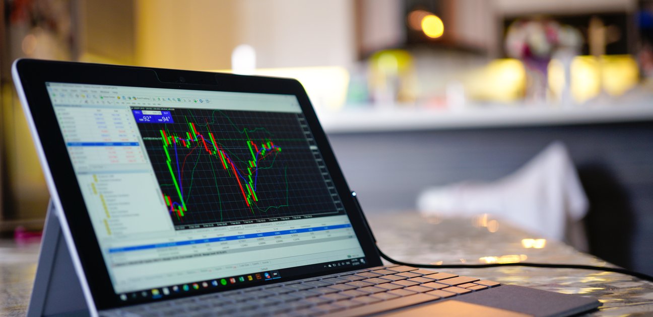 DB Investing abre su asistente de IA a cualquier MT5