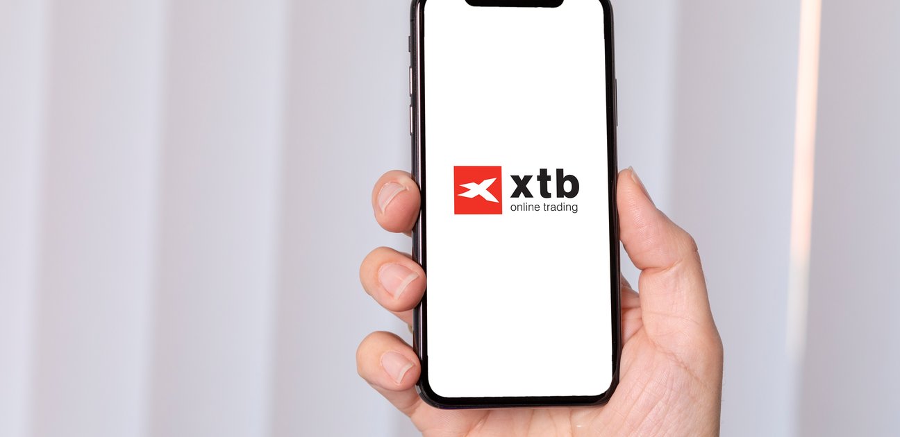 XTB lanza criptomonedas spot en Chile con 46 activos