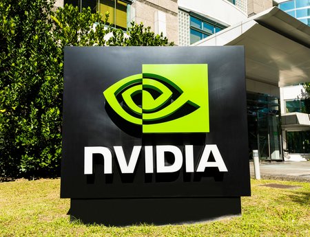 Cuatro nombres de IA concentran los CFDs sobre acciones