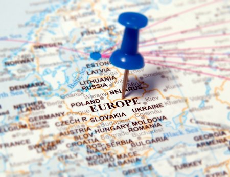 Capital.com suma acciones y ETF sin comisión en Europa