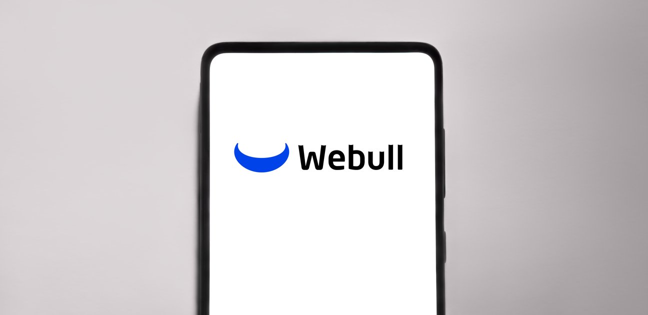Webull Cloud MCP ya prepara órdenes desde asistentes de IA