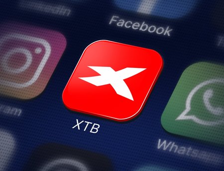XTB suma gestión de carteras y cripto, pero vive de los CFD