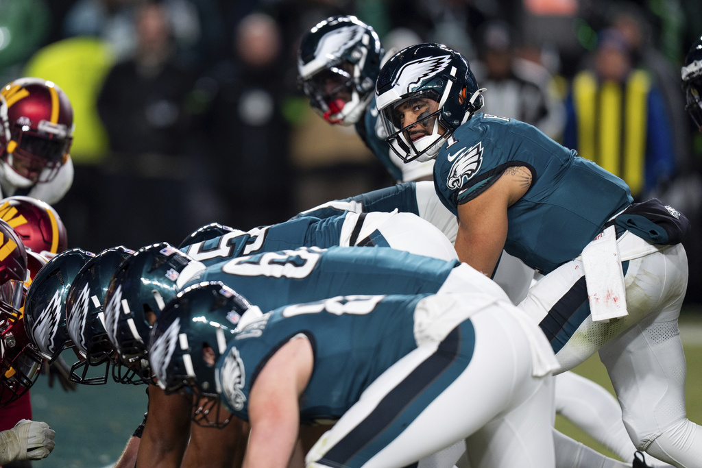 Eagles QB Jalen Hurts lines up for the snap in n NFL game between the Eagles vs. Commanders.