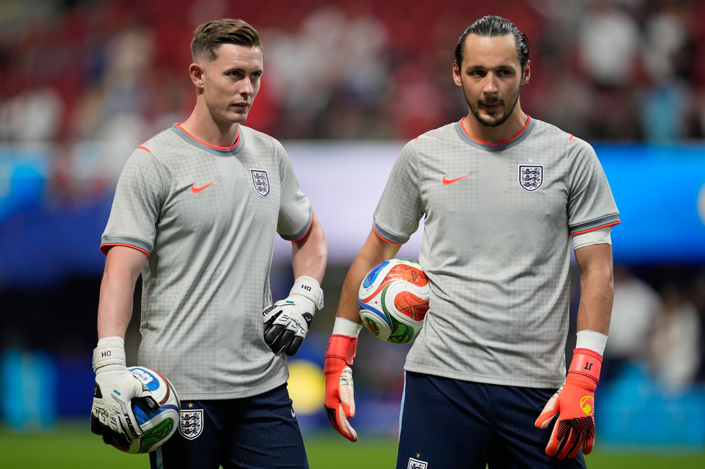 England's Dean Henderson and James Trafford prior to a World Cup match against DR Congo.