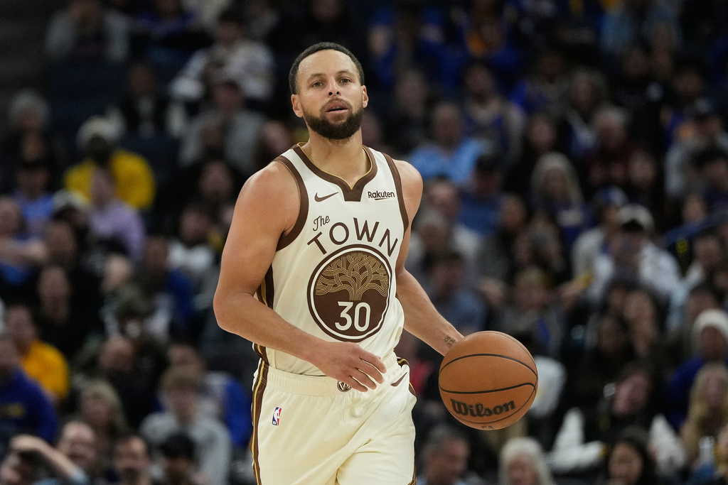 Golden State Warriors guard Stephen Curry (30) brings the ball up the court against the Utah Jazz during the second half of an NBA basketball game in San Francisco, Monday, Nov. 24, 2025.