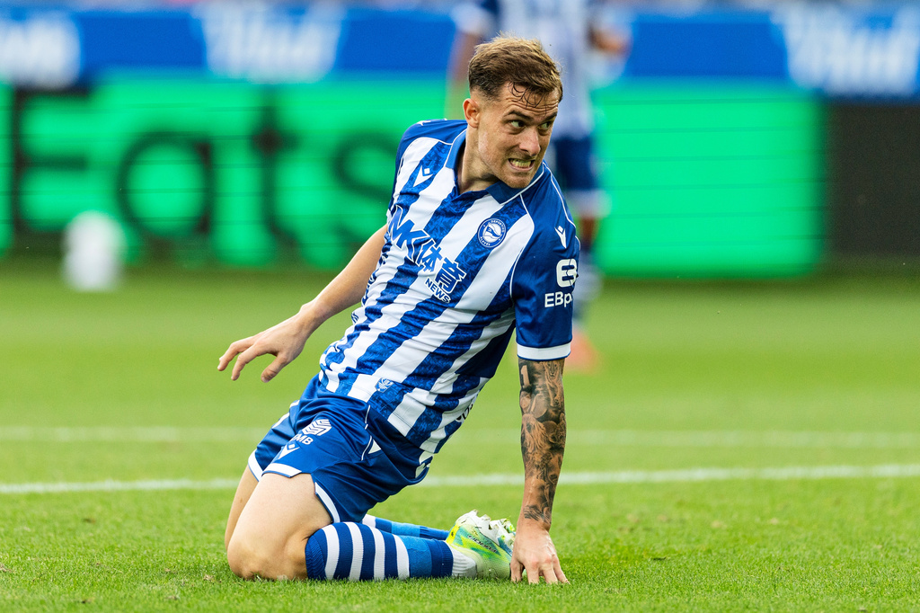 Deportivo's Toni Martinez reacts during a La Liga match vs. Getafe.