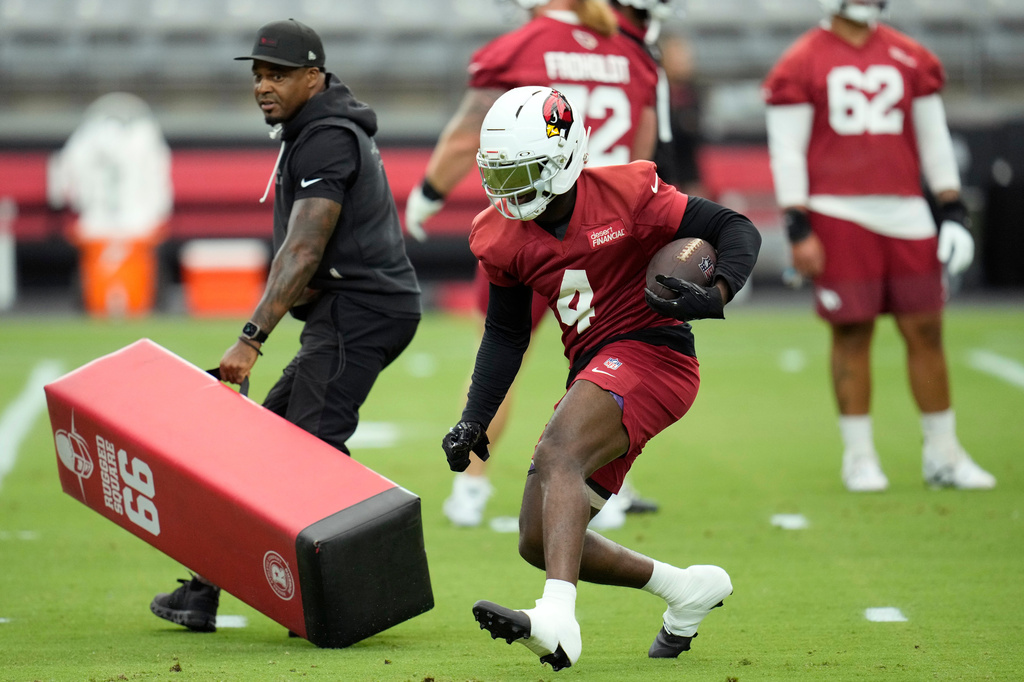 Cardinals RB Jeremiyah Love runs with the ball during NFL training camp.
