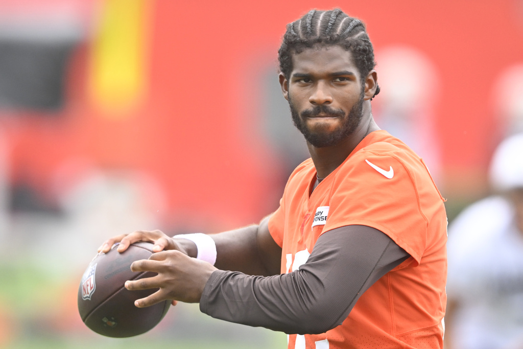 Browns QB Shedeur Sanders warms up during a practice at training camp.