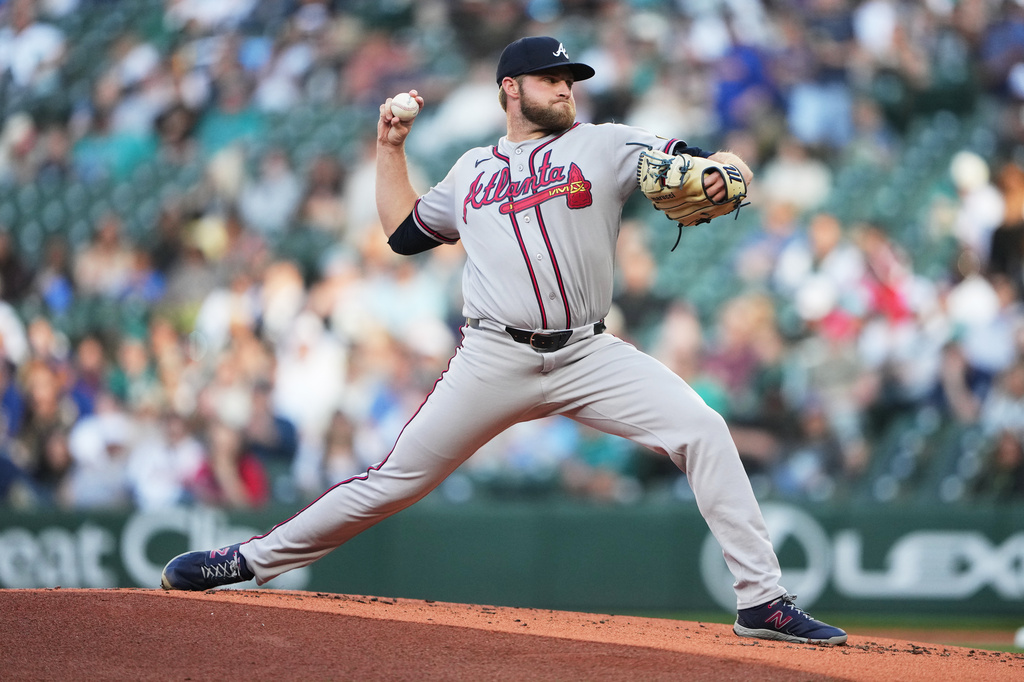 Atlanta Braves SP Bryce Elder delivers a pitch during an MLB game against the Seattle Mariners.