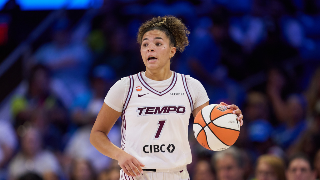 Toronto Tempo G Kiki Rice handles the ball during a WNBA game against the Dallas Wings.