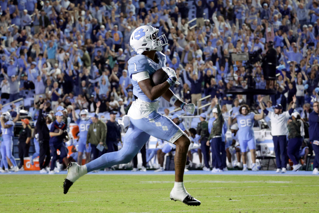 UNC WR Jordan Shipp runs for a TD during the second half vs. Stanford.