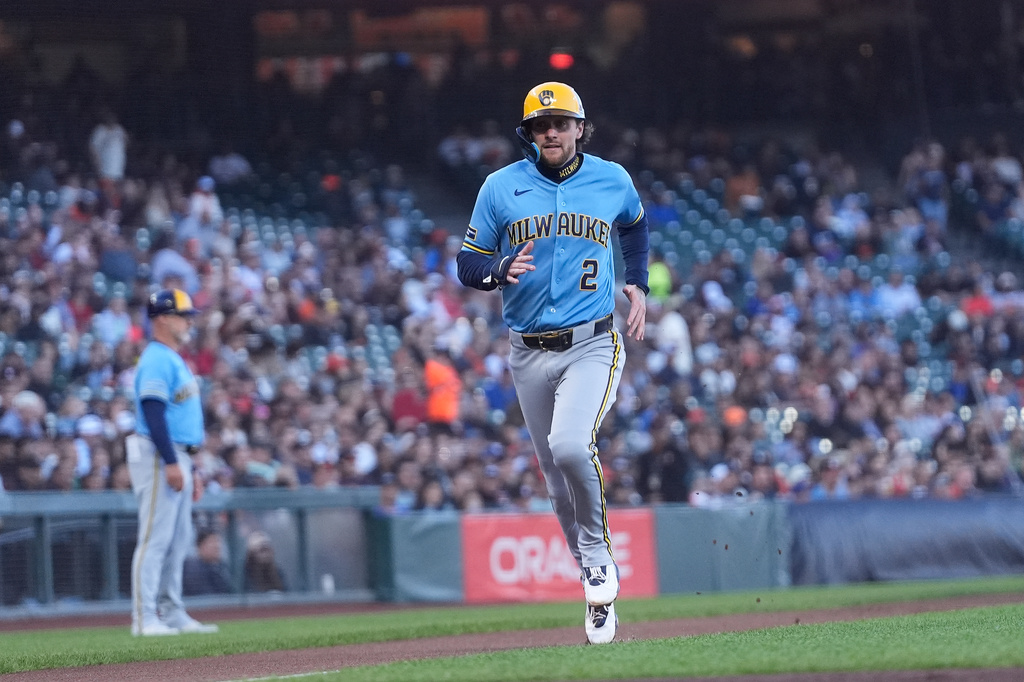 Brewers 2B Brice Turang rounds the bases during a game vs. the Giants.