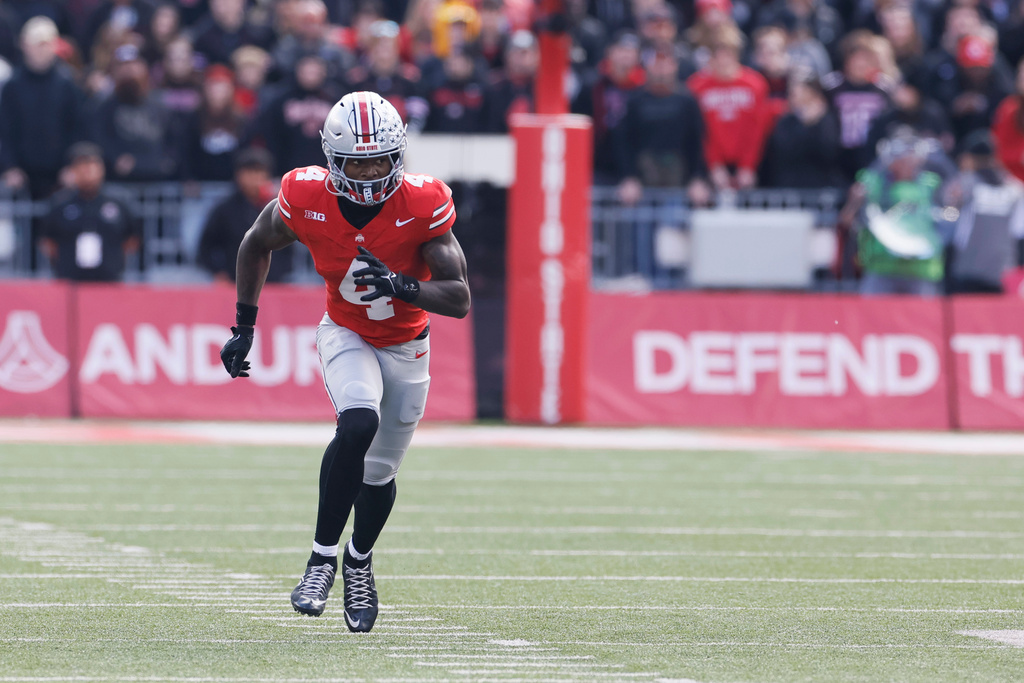 Ohio State WR Jeremiah Smith runs a route in a game vs. Penn State.