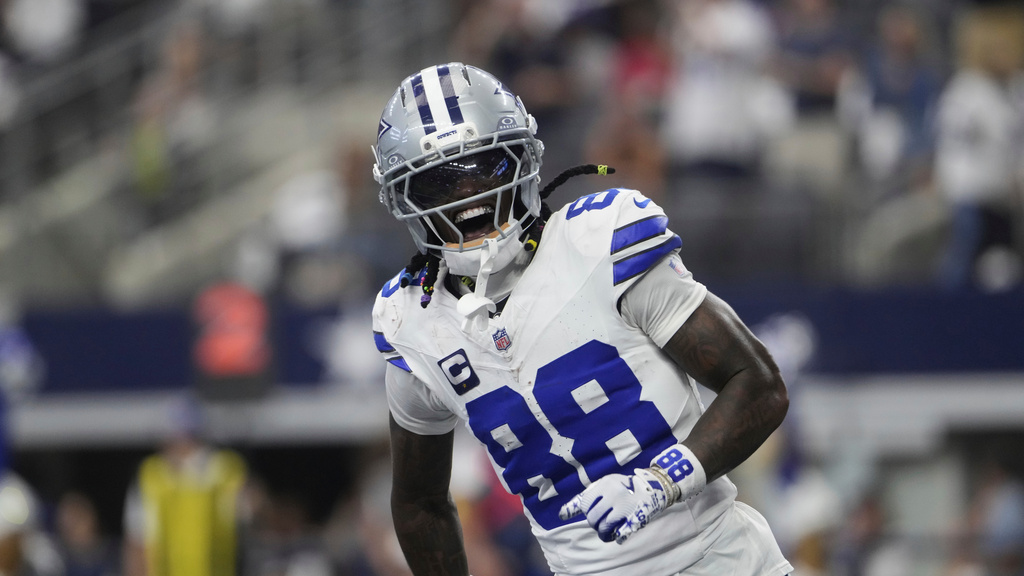 Cowboys WR CeeDee Lamb celebrates following a touchdown from WR George Pickens vs. the Giants.