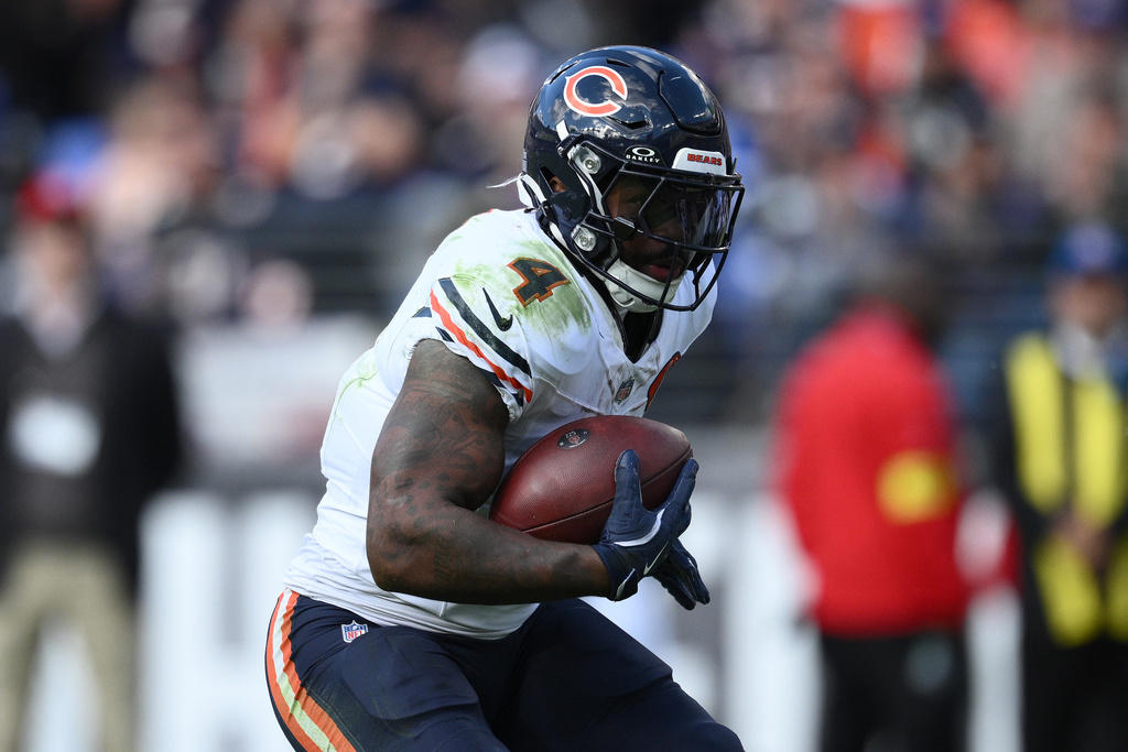 Chicago Bears RB D'Andre Swift runs during an NFL game against the Baltimore Ravens.