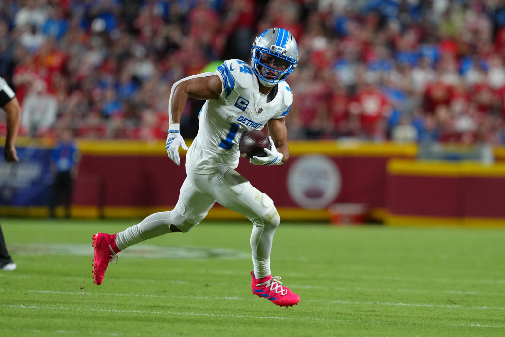 Lions WR Amon-Ra St. Brown carries the ball in a game vs. the Chiefs.