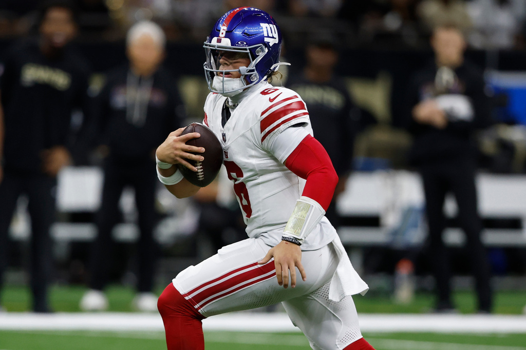 Giants QB Jaxson Dart on a rushing attempt vs. the Saints.