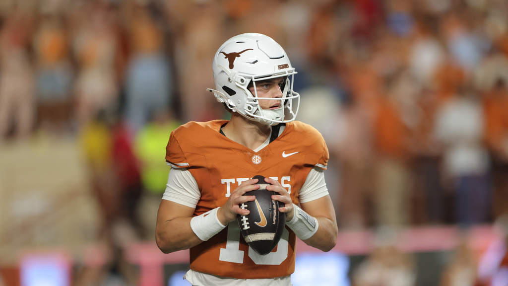 Texas Longhorns QB Arch Manning during a college football game against Ohio State.