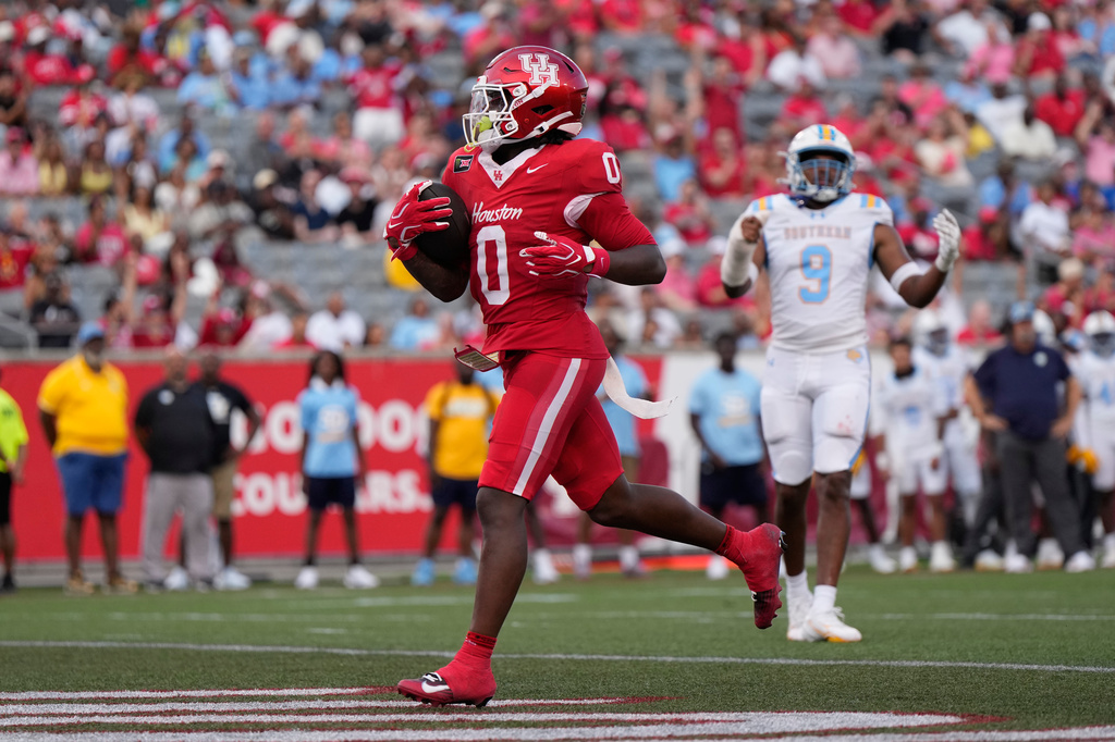 Houston WR Amare Thomas scores a TD during a game against Southern.