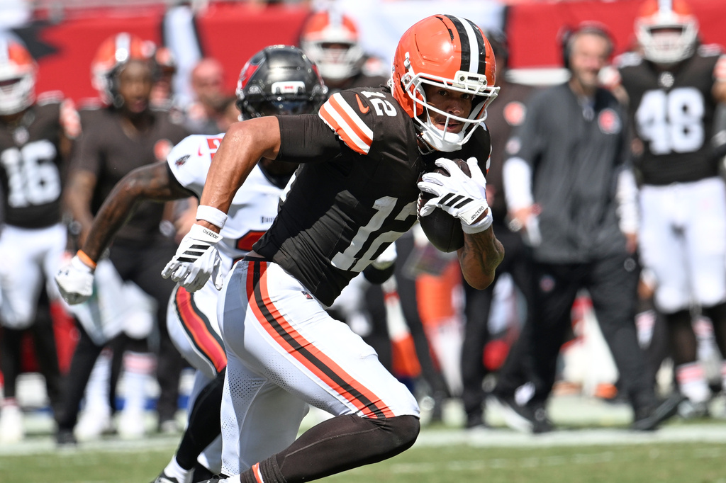 Browns WR Denzel Boston runs for a touchdown vs. the Buccaneers.