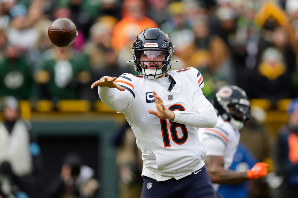 Chicago Bears QB Caleb Williams throws during an NFL game vs. the Green Bay Packers.