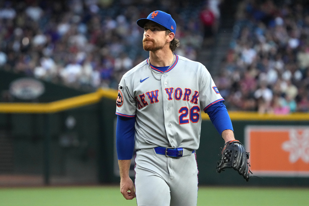 New York Mets SP Nolan McLean during an MLB game vs. the Arizona Diamondbacks.