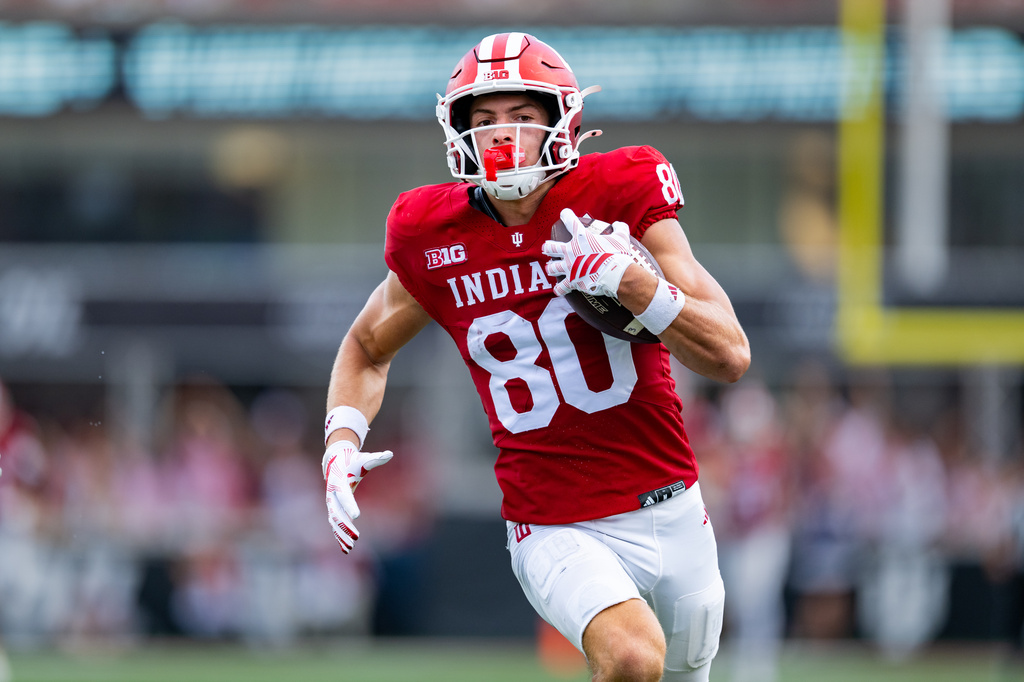 Indiana Hoosiers WR Charlie Becker during a college football game vs. Western Kentucky.