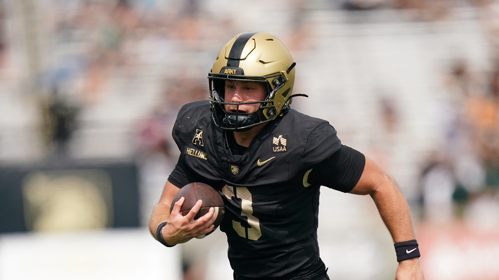 Army Black Knights QB Cale Hellums during a college football game vs. South Florida.