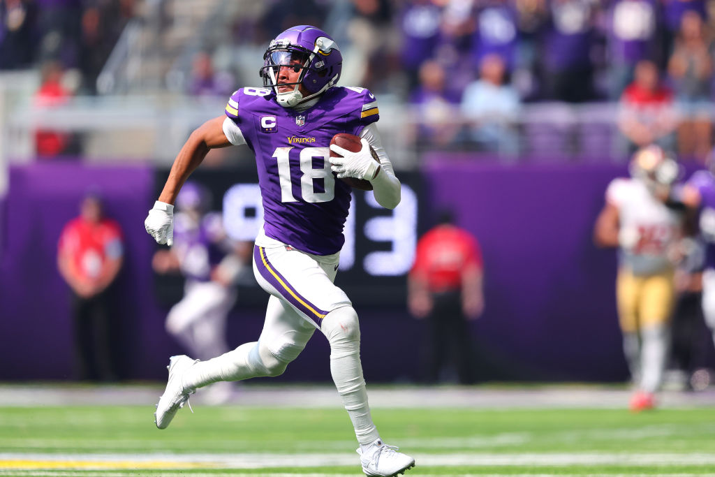 Vikings WR Justin Jefferson carries the football on a rushing touchdown vs. the 49ers.