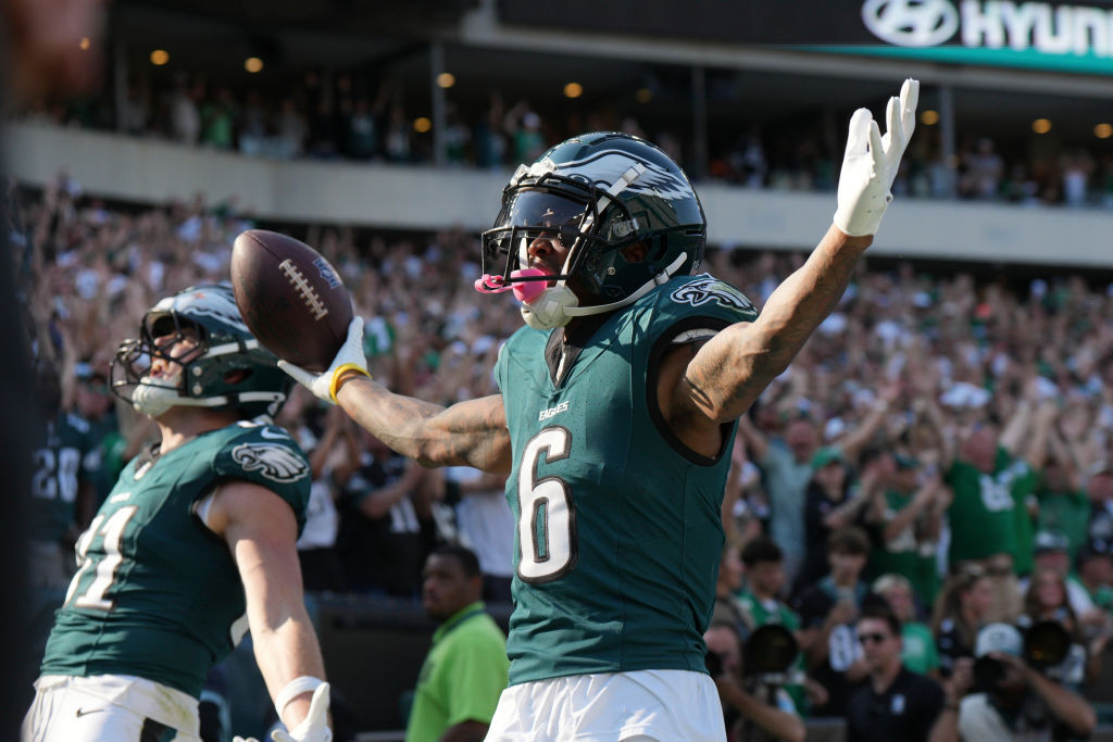 Eagles WR DeVonta Smith celebrates his touchdown vs. the Browns.